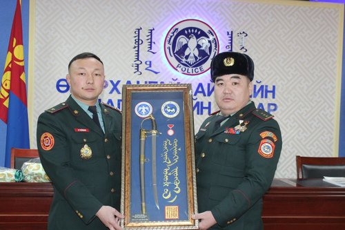 Цэргийн алба хаасны тэтгэвэрт гарсан алба хаагчдаа хүндэтгэл үзүүллээ